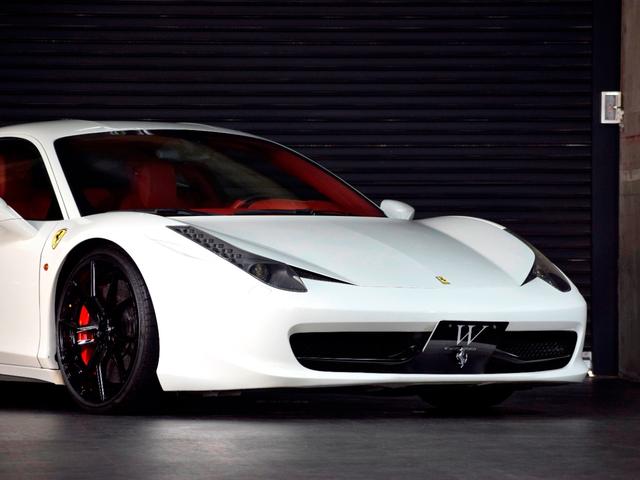 ４５８イタリア ベースグレード　２０１３年モデル　ＬＥＤカーボンステリング　ＲＯＷＥＮマフラー　Ｒｏｍａｎｏ２０ｉｎＡＷ　ＡｕｔｏＶｅｌｏｃｅリアパネル＆スポイラー　電動レザーシート　バックカメラ　コーナーセンサ　禁煙（15枚目）