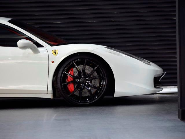 ４５８イタリア ベースグレード　２０１３年モデル　ＬＥＤカーボンステリング　ＲＯＷＥＮマフラー　Ｒｏｍａｎｏ２０ｉｎＡＷ　ＡｕｔｏＶｅｌｏｃｅリアパネル＆スポイラー　電動レザーシート　バックカメラ　コーナーセンサ　禁煙（18枚目）