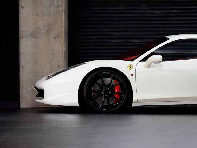 ４５８イタリア ベースグレード　２０１３年モデル　ＬＥＤカーボンステリング　ＲＯＷＥＮマフラー　Ｒｏｍａｎｏ２０ｉｎＡＷ　ＡｕｔｏＶｅｌｏｃｅリアパネル＆スポイラー　電動レザーシート　バックカメラ　コーナーセンサ　禁煙（23枚目）