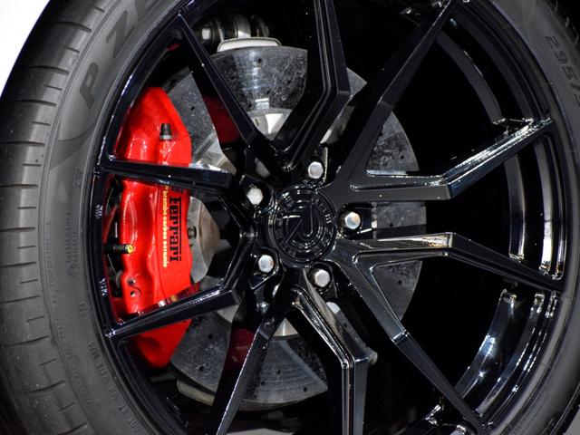 ４５８イタリア ベースグレード　２０１３年モデル　ＬＥＤカーボンステリング　ＲＯＷＥＮマフラー　Ｒｏｍａｎｏ２０ｉｎＡＷ　ＡｕｔｏＶｅｌｏｃｅリアパネル＆スポイラー　電動レザーシート　バックカメラ　コーナーセンサ　禁煙（28枚目）