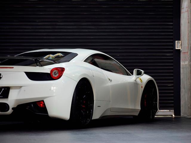 ４５８イタリア ベースグレード　２０１３年モデル　ＬＥＤカーボンステリング　ＲＯＷＥＮマフラー　Ｒｏｍａｎｏ２０ｉｎＡＷ　ＡｕｔｏＶｅｌｏｃｅリアパネル＆スポイラー　電動レザーシート　バックカメラ　コーナーセンサ　禁煙（36枚目）