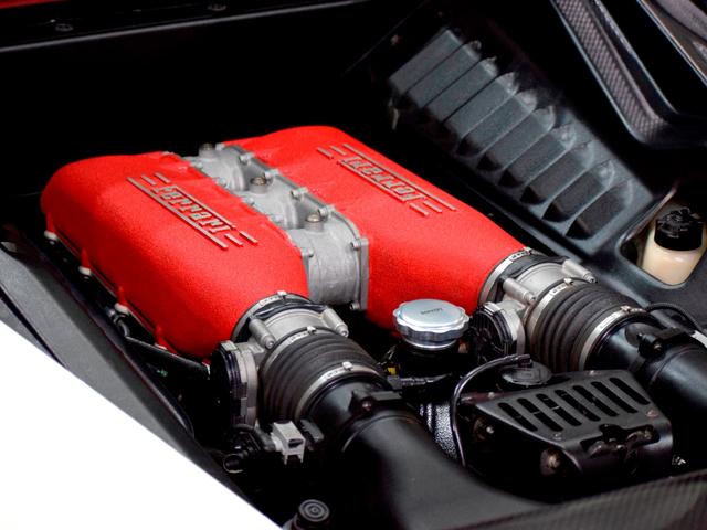 ４５８イタリア ベースグレード　２０１３年モデル　ＬＥＤカーボンステリング　ＲＯＷＥＮマフラー　Ｒｏｍａｎｏ２０ｉｎＡＷ　ＡｕｔｏＶｅｌｏｃｅリアパネル＆スポイラー　電動レザーシート　バックカメラ　コーナーセンサ　禁煙（38枚目）