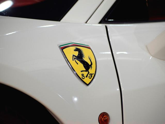 ４５８イタリア ベースグレード　２０１３年モデル　ＬＥＤカーボンステリング　ＲＯＷＥＮマフラー　Ｒｏｍａｎｏ２０ｉｎＡＷ　ＡｕｔｏＶｅｌｏｃｅリアパネル＆スポイラー　電動レザーシート　バックカメラ　コーナーセンサ　禁煙（43枚目）