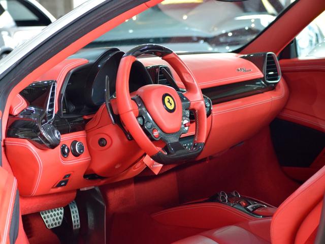 ４５８イタリア ベースグレード　２０１３年モデル　ＬＥＤカーボンステリング　ＲＯＷＥＮマフラー　Ｒｏｍａｎｏ２０ｉｎＡＷ　ＡｕｔｏＶｅｌｏｃｅリアパネル＆スポイラー　電動レザーシート　バックカメラ　コーナーセンサ　禁煙（47枚目）