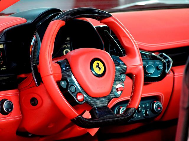 ４５８イタリア ベースグレード　２０１３年モデル　ＬＥＤカーボンステリング　ＲＯＷＥＮマフラー　Ｒｏｍａｎｏ２０ｉｎＡＷ　ＡｕｔｏＶｅｌｏｃｅリアパネル＆スポイラー　電動レザーシート　バックカメラ　コーナーセンサ　禁煙（49枚目）