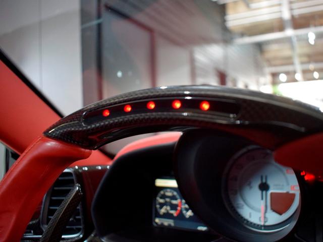 ４５８イタリア ベースグレード　２０１３年モデル　ＬＥＤカーボンステリング　ＲＯＷＥＮマフラー　Ｒｏｍａｎｏ２０ｉｎＡＷ　ＡｕｔｏＶｅｌｏｃｅリアパネル＆スポイラー　電動レザーシート　バックカメラ　コーナーセンサ　禁煙（50枚目）