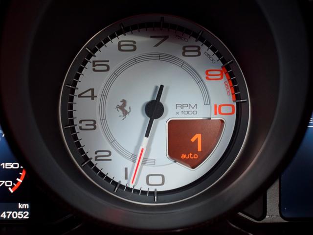 ４５８イタリア ベースグレード　２０１３年モデル　ＬＥＤカーボンステリング　ＲＯＷＥＮマフラー　Ｒｏｍａｎｏ２０ｉｎＡＷ　ＡｕｔｏＶｅｌｏｃｅリアパネル＆スポイラー　電動レザーシート　バックカメラ　コーナーセンサ　禁煙（52枚目）