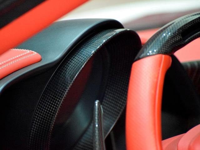 ４５８イタリア ベースグレード　２０１３年モデル　ＬＥＤカーボンステリング　ＲＯＷＥＮマフラー　Ｒｏｍａｎｏ２０ｉｎＡＷ　ＡｕｔｏＶｅｌｏｃｅリアパネル＆スポイラー　電動レザーシート　バックカメラ　コーナーセンサ　禁煙（56枚目）