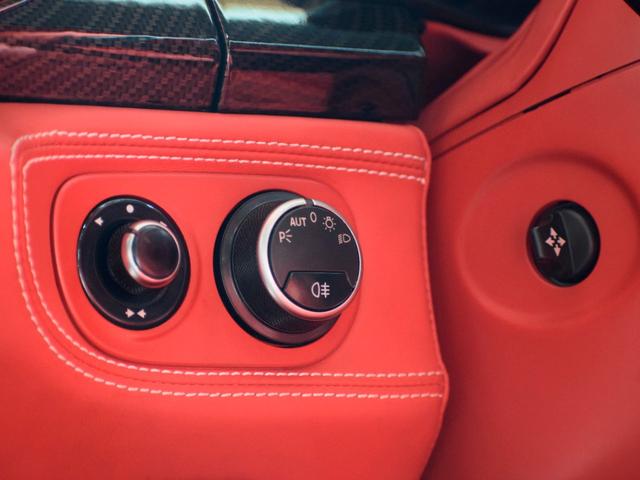 ４５８イタリア ベースグレード　２０１３年モデル　ＬＥＤカーボンステリング　ＲＯＷＥＮマフラー　Ｒｏｍａｎｏ２０ｉｎＡＷ　ＡｕｔｏＶｅｌｏｃｅリアパネル＆スポイラー　電動レザーシート　バックカメラ　コーナーセンサ　禁煙（60枚目）