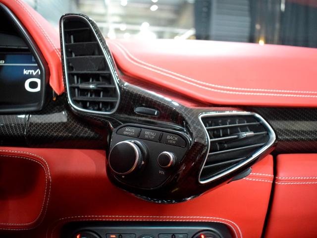 ４５８イタリア ベースグレード　２０１３年モデル　ＬＥＤカーボンステリング　ＲＯＷＥＮマフラー　Ｒｏｍａｎｏ２０ｉｎＡＷ　ＡｕｔｏＶｅｌｏｃｅリアパネル＆スポイラー　電動レザーシート　バックカメラ　コーナーセンサ　禁煙（61枚目）