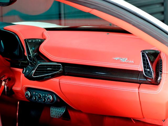 ４５８イタリア ベースグレード　２０１３年モデル　ＬＥＤカーボンステリング　ＲＯＷＥＮマフラー　Ｒｏｍａｎｏ２０ｉｎＡＷ　ＡｕｔｏＶｅｌｏｃｅリアパネル＆スポイラー　電動レザーシート　バックカメラ　コーナーセンサ　禁煙（62枚目）