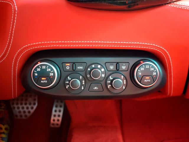 ４５８イタリア ベースグレード　２０１３年モデル　ＬＥＤカーボンステリング　ＲＯＷＥＮマフラー　Ｒｏｍａｎｏ２０ｉｎＡＷ　ＡｕｔｏＶｅｌｏｃｅリアパネル＆スポイラー　電動レザーシート　バックカメラ　コーナーセンサ　禁煙（64枚目）