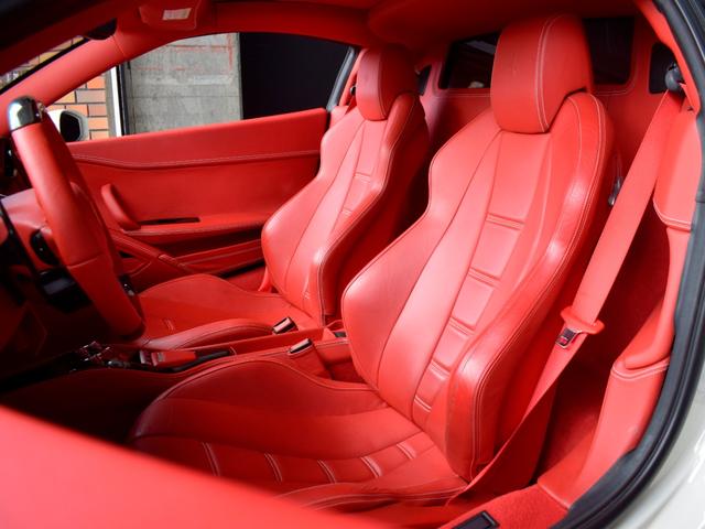 ４５８イタリア ベースグレード　２０１３年モデル　ＬＥＤカーボンステリング　ＲＯＷＥＮマフラー　Ｒｏｍａｎｏ２０ｉｎＡＷ　ＡｕｔｏＶｅｌｏｃｅリアパネル＆スポイラー　電動レザーシート　バックカメラ　コーナーセンサ　禁煙（67枚目）