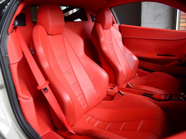 ４５８イタリア ベースグレード　２０１３年モデル　ＬＥＤカーボンステリング　ＲＯＷＥＮマフラー　Ｒｏｍａｎｏ２０ｉｎＡＷ　ＡｕｔｏＶｅｌｏｃｅリアパネル＆スポイラー　電動レザーシート　バックカメラ　コーナーセンサ　禁煙（70枚目）