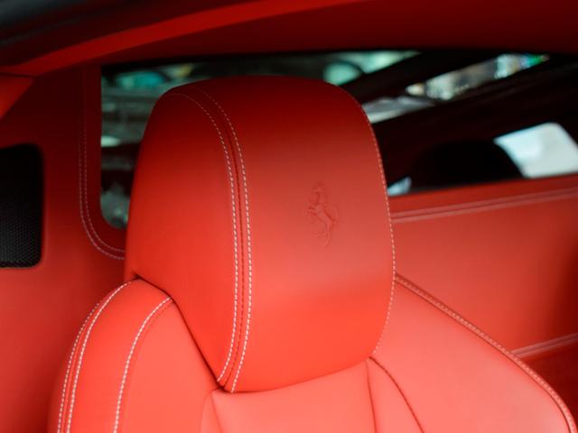 ４５８イタリア ベースグレード　２０１３年モデル　ＬＥＤカーボンステリング　ＲＯＷＥＮマフラー　Ｒｏｍａｎｏ２０ｉｎＡＷ　ＡｕｔｏＶｅｌｏｃｅリアパネル＆スポイラー　電動レザーシート　バックカメラ　コーナーセンサ　禁煙（72枚目）