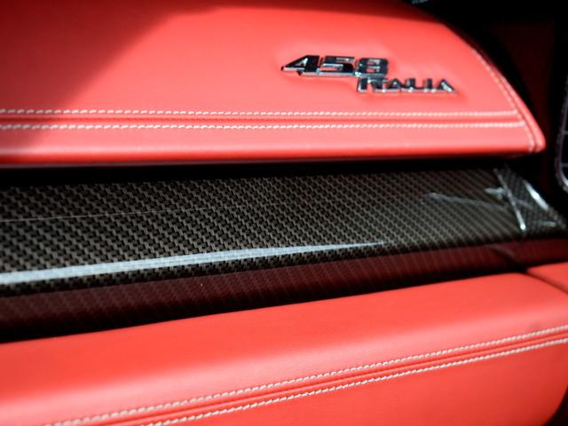 ４５８イタリア ベースグレード　２０１３年モデル　ＬＥＤカーボンステリング　ＲＯＷＥＮマフラー　Ｒｏｍａｎｏ２０ｉｎＡＷ　ＡｕｔｏＶｅｌｏｃｅリアパネル＆スポイラー　電動レザーシート　バックカメラ　コーナーセンサ　禁煙（80枚目）