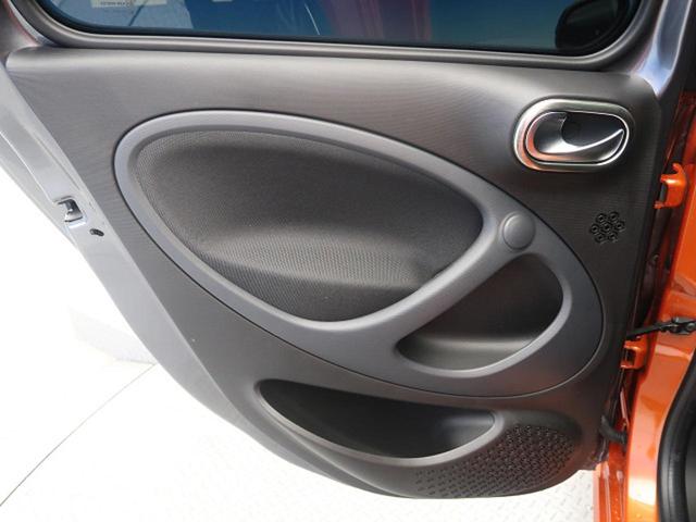 BRABUS エクスクルーシブ OPLEDヘッドライト 純正OPドライブレコーダー パノラミックガラスルーフ 9インチSDナビ クルーズコントロール 車線逸脱警告システム ブラックレザーシート(35枚目)