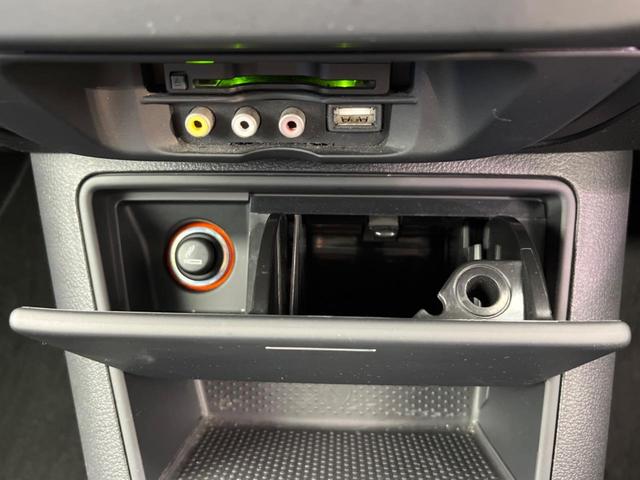 TSIブルーモーションテクノロジー HIDヘッドランプパッケージ クルーズコントロール クリアランスソナー 純正SDナビゲーションシステム ワンセグTV バックカメラ Bluetooth 純正17インチ アルミホイール 禁煙車(50枚目)