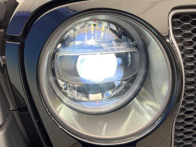 ルビコン アダプティブクルーズコントロール 前面衝突警告 赤ステッチ入り黒革シート シートヒーター ハンドルヒーター ステアリングヒーター LEDヘッドランプ 純正17インチアルミホイール 禁煙車(23枚目)