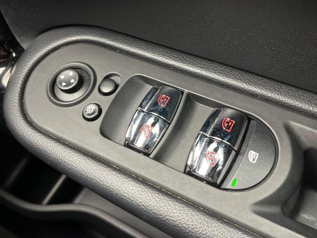 クーパーD クロスオーバー ペッパーパッケージ LEDヘッドライト アダプティブクルーズコントロール 純正HDDナビ バックカメラ クリアランスソナー Bluetooth 前席シートヒーター キーレス スマートキー 禁煙車(43枚目)