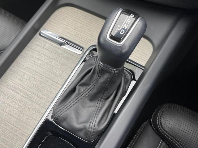 D4 AWD インスクリプション アダプティブクルーズコントロール 黒革シート シートエアコン シートヒーター 純正ナビ 全周囲カメラ フルセグTV ハーマンカードンサウンド ヘッドアップディスプレイ パーキングアシスト 禁煙車(12枚目)