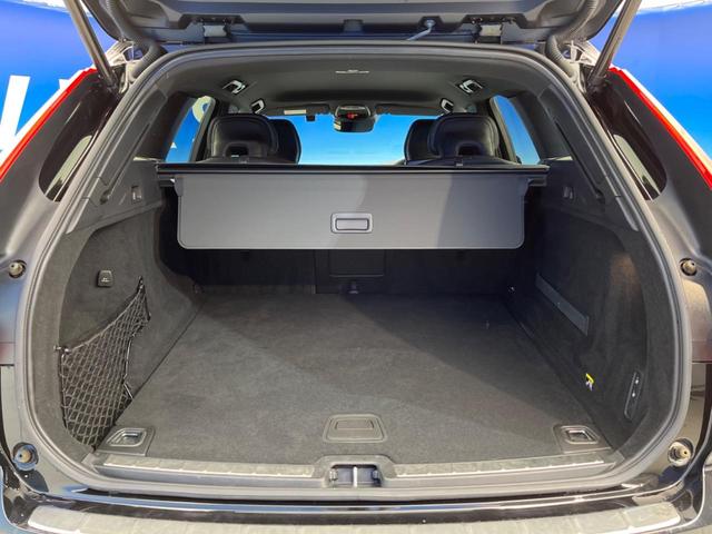 D4 AWD インスクリプション アダプティブクルーズコントロール 黒革シート シートエアコン シートヒーター 純正ナビ 全周囲カメラ フルセグTV ハーマンカードンサウンド ヘッドアップディスプレイ パーキングアシスト 禁煙車(13枚目)