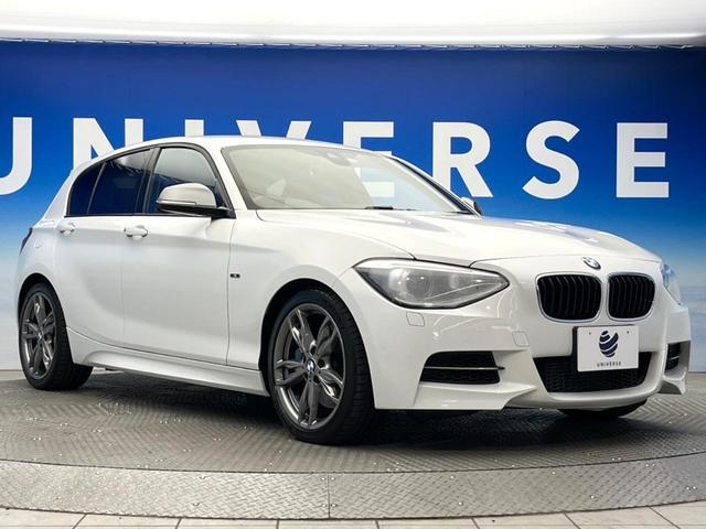 Ｍ１３５ｉ　パーキングサポートＰＫＧ　革シートセット　ドライビングアシストＰＫＧ　革シート　シートヒーター　クルーズコントロール　衝突回避・軽減ブレーキ　前車接近警告機能　純正１８インチアルミホイール　純正ナビ(18枚目)