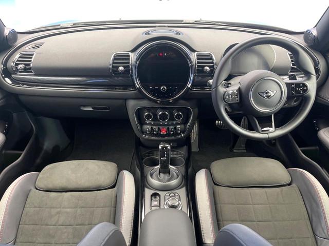 ＭＩＮＩ ジョンクーパーワークス　クラブマン　ＪＣＷ・トリム　ａｐｐｌｅｃａｒｐｌａｙ　ｈａｍａｎ／ｋａｒｄｏｎ　アダプディブクルーズ　パーキングアシスト　ＬＥＤヘッドランプ　前席シートヒーター　純正１９インチアルミ　Ｂｌｕｅｔｏｏｔｈ再生　ワンオーナー　禁煙車（2枚目）