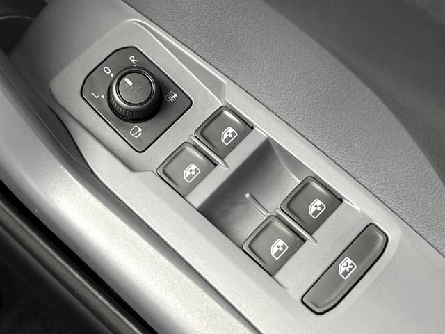 Ｔ－クロス ＴＳＩ　１ｓｔ　特別仕様車　ＡＰＰＬＥＣＡＲＰＬＡＹ　アダプティブクルーズコントロール　デュアルオートエアコン　ＬＥＤヘッドランプ　ワイヤレスチャージング　スマートエントリー　純正ナビ　禁煙車　ワンオーナー（57枚目）