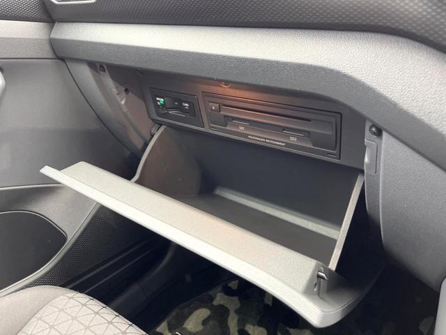 Ｔ－クロス ＴＳＩ　１ｓｔ　特別仕様車　ＡＰＰＬＥＣＡＲＰＬＡＹ　アダプティブクルーズコントロール　デュアルオートエアコン　ＬＥＤヘッドランプ　ワイヤレスチャージング　スマートエントリー　純正ナビ　禁煙車　ワンオーナー（68枚目）