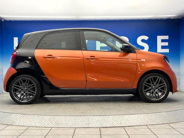 スマートフォーフォー ＢＲＡＢＵＳ　スポーツ　ガラスルーフ　クルーズコントロール　レーンアシスト　クリアランスソナー　バックカメラ　革シート　前席シートヒーター　デュアルオートエアコン　オートライト　アンビエントライト　ＳＤナビ　地デジＴＶ　禁煙（20枚目）