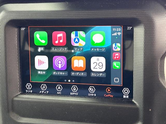 ジープ・ラングラーアンリミテッド アイランダー　アダプティブクルーズコントロール　ＬＥＤヘッドライト　オートライト　クリアランスソナー　４ＷＤ　ダウンヒルアシストコントロール　スマートキー　Ｂｌｕｅｔｏｏｔｈ接続　ＡＵＸ　ワンオーナー　禁煙車（5枚目）