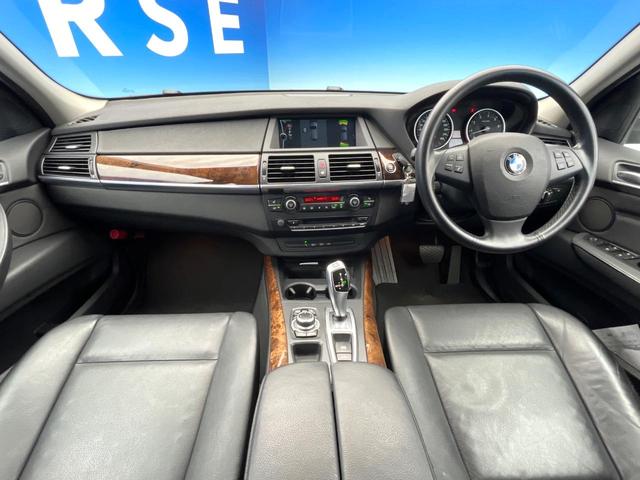Ｘ５ ｘＤｒｉｖｅ　３５ｉ　黒革シート　前席パワーシート　前席シートヒーター　クルーズコントロール　デュアルオートエアコン　バックカメラ　純正２０インチアルミ　スマートキー　ＨＩＤヘッドランプ　オートライト　純正ナビ　禁煙車（2枚目）