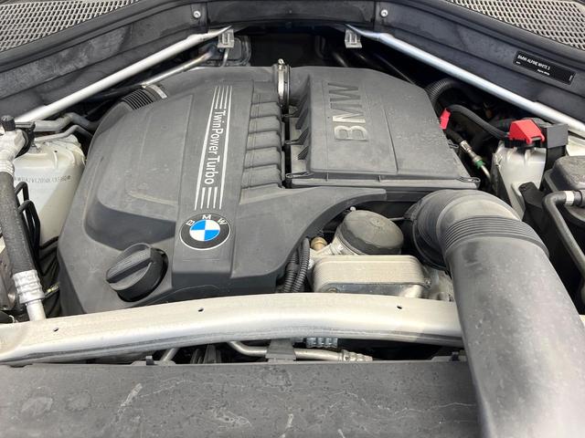 Ｘ５ ｘＤｒｉｖｅ　３５ｉ　黒革シート　前席パワーシート　前席シートヒーター　クルーズコントロール　デュアルオートエアコン　バックカメラ　純正２０インチアルミ　スマートキー　ＨＩＤヘッドランプ　オートライト　純正ナビ　禁煙車（21枚目）