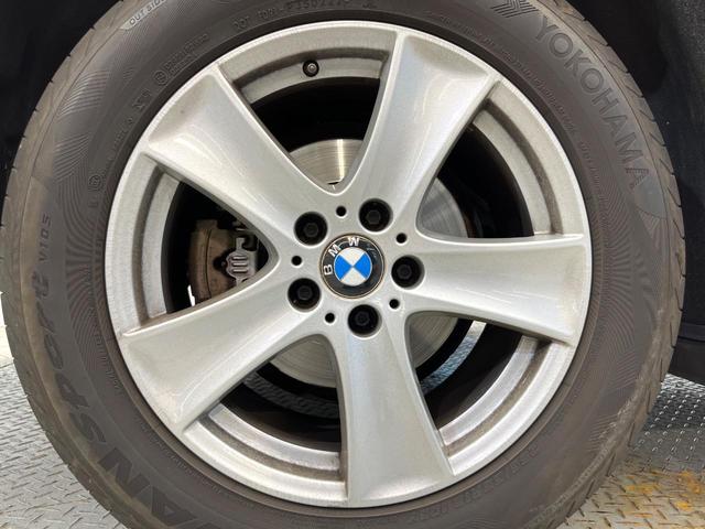 Ｘ５ ｘＤｒｉｖｅ　３５ｉ　黒革シート　前席パワーシート　前席シートヒーター　クルーズコントロール　デュアルオートエアコン　バックカメラ　純正２０インチアルミ　スマートキー　ＨＩＤヘッドランプ　オートライト　純正ナビ　禁煙車（31枚目）