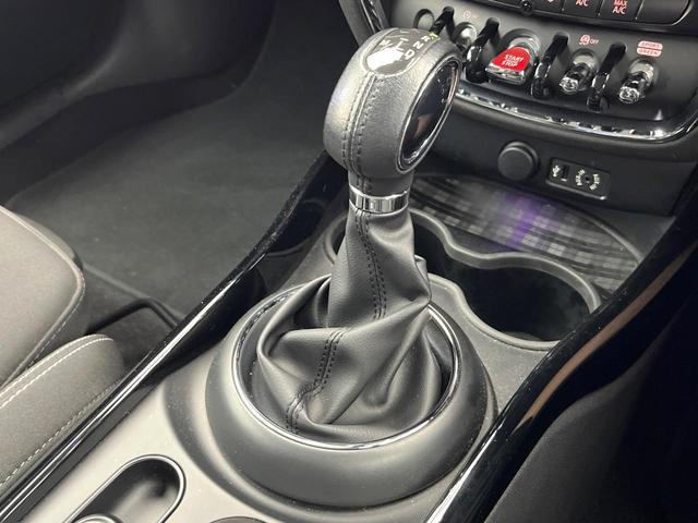 ＭＩＮＩ クーパーＳ　クラブマン　アダプティブクルーズコントロール　ペッパーパッケージ　リアビューカメラ／パークディスタンスコントロール　衝突被害軽減システム　レーンアシスト　クリアランスソナー　オートライト　ＬＥＤヘッドランプ（13枚目）