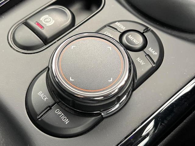 ＭＩＮＩ クーパーＳ　クラブマン　アダプティブクルーズコントロール　ペッパーパッケージ　リアビューカメラ／パークディスタンスコントロール　衝突被害軽減システム　レーンアシスト　クリアランスソナー　オートライト　ＬＥＤヘッドランプ（62枚目）