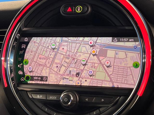 ＭＩＮＩ クーパーＳ　３ＨＤ　６ＭＴ　スポーツドライビングパッケージ　ペッパーパッケージ　リアビューカメラ　アダプティブクルーズコントロール　レーンアシスト　クリアランスソナー　ＬＥＤヘッドランプ　オートライト　純正ナビ（5枚目）
