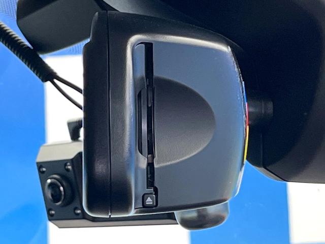 ＭＩＮＩ クーパーＳ　３ＨＤ　６ＭＴ　スポーツドライビングパッケージ　ペッパーパッケージ　リアビューカメラ　アダプティブクルーズコントロール　レーンアシスト　クリアランスソナー　ＬＥＤヘッドランプ　オートライト　純正ナビ（8枚目）