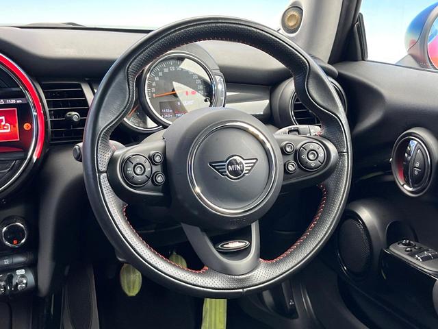 ＭＩＮＩ クーパーＳ　３ＨＤ　６ＭＴ　スポーツドライビングパッケージ　ペッパーパッケージ　リアビューカメラ　アダプティブクルーズコントロール　レーンアシスト　クリアランスソナー　ＬＥＤヘッドランプ　オートライト　純正ナビ（11枚目）