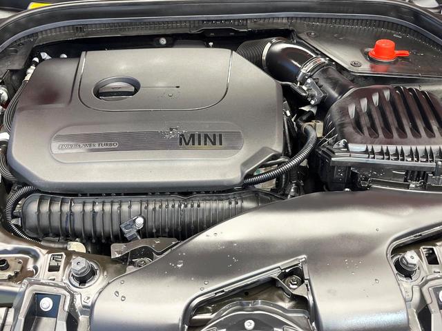 ＭＩＮＩ クーパーＳ　３ＨＤ　６ＭＴ　スポーツドライビングパッケージ　ペッパーパッケージ　リアビューカメラ　アダプティブクルーズコントロール　レーンアシスト　クリアランスソナー　ＬＥＤヘッドランプ　オートライト　純正ナビ（21枚目）