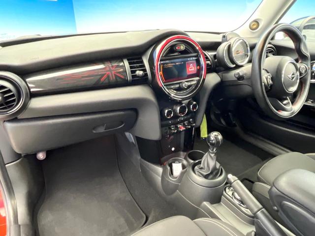 ＭＩＮＩ クーパーＳ　３ＨＤ　６ＭＴ　スポーツドライビングパッケージ　ペッパーパッケージ　リアビューカメラ　アダプティブクルーズコントロール　レーンアシスト　クリアランスソナー　ＬＥＤヘッドランプ　オートライト　純正ナビ（42枚目）