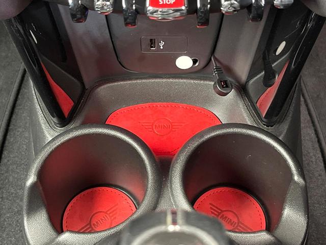 ＭＩＮＩ クーパーＳ　３ＨＤ　６ＭＴ　スポーツドライビングパッケージ　ペッパーパッケージ　リアビューカメラ　アダプティブクルーズコントロール　レーンアシスト　クリアランスソナー　ＬＥＤヘッドランプ　オートライト　純正ナビ（54枚目）