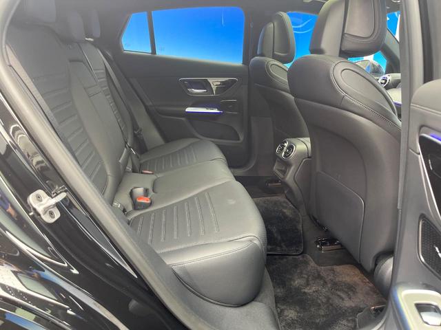 GLC GLC220d 4MクペドライバズP+AMGラインP サンルーフ レーダーセーフティパッケージ 1オーナー 合皮シート 前席パワーシート 全席シートヒーター スポーティエンジンサウンド 全周囲カメラ キーレスゴー エアサスペンション LEDヘッド 禁煙車(10枚目)