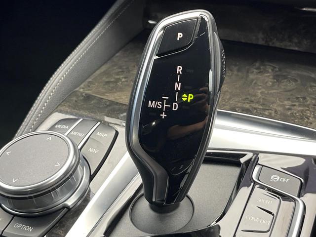 5シリーズ 523d Mスポーツ ハイラインパッケージ ワンオーナー ハイラインPKG ヘッドアップディスプレイ 革シート 全席シートヒーター 前席パワーシート パドルシフト 電動リアゲート Mスポーツサスペンション オートハイビーム 電動チルト 禁煙車(12枚目)