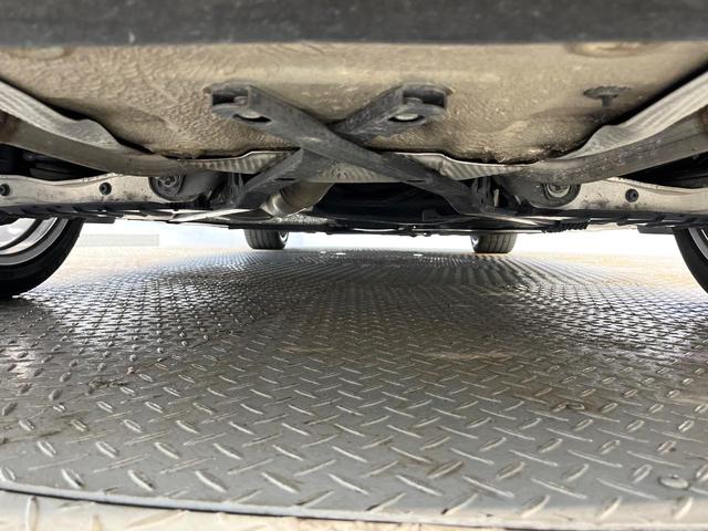 Ａ４アバント ２．０ＴＦＳＩ　セーフティＰＫＧ　マトリックスＬＥＤＰＫＧ　バーチャルコックピット　パノラマサンルーフ　アクティブクルーズ　前席パワーシート　シートヒーター　パワーバックドア　純正１８インチアルミ　禁煙車（31枚目）