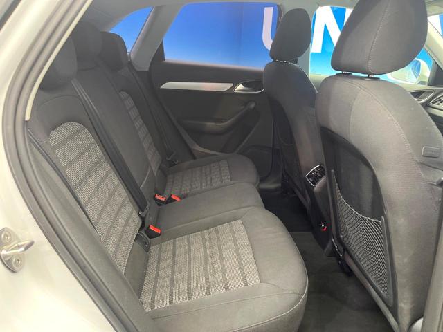 Ｑ３ ２．０ＴＦＳＩクワトロ１８０ＰＳ　後期　４ＷＤ　パワーバックドア　プライバシーガラス　電動リアゲート　前席パワーシート　ＨＩＤヘッドランプ　純正１７インチアルミ　オートライト　バックカメラ　Ｂｌｕｅｔｏｏｔｈ再生　禁煙車（12枚目）