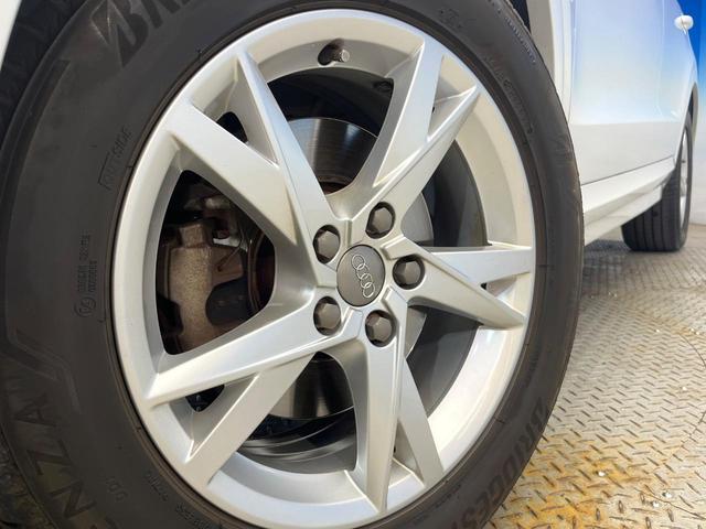 Ｑ３ ２．０ＴＦＳＩクワトロ１８０ＰＳ　後期　４ＷＤ　パワーバックドア　プライバシーガラス　電動リアゲート　前席パワーシート　ＨＩＤヘッドランプ　純正１７インチアルミ　オートライト　バックカメラ　Ｂｌｕｅｔｏｏｔｈ再生　禁煙車（16枚目）