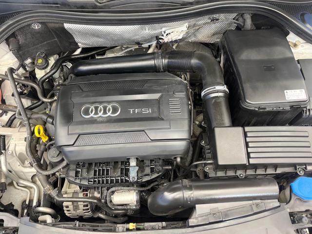 Ｑ３ ２．０ＴＦＳＩクワトロ１８０ＰＳ　後期　４ＷＤ　パワーバックドア　プライバシーガラス　電動リアゲート　前席パワーシート　ＨＩＤヘッドランプ　純正１７インチアルミ　オートライト　バックカメラ　Ｂｌｕｅｔｏｏｔｈ再生　禁煙車（21枚目）