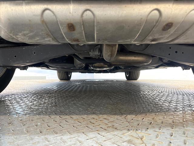 Ｑ３ ２．０ＴＦＳＩクワトロ１８０ＰＳ　後期　４ＷＤ　パワーバックドア　プライバシーガラス　電動リアゲート　前席パワーシート　ＨＩＤヘッドランプ　純正１７インチアルミ　オートライト　バックカメラ　Ｂｌｕｅｔｏｏｔｈ再生　禁煙車（31枚目）